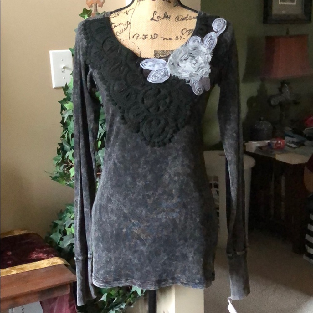 AWAKE COUTURE embroidered floral top size L